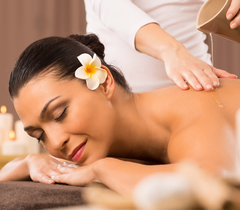 woman-having-a-back-oil-massage-PHW7JXQ.jpg
